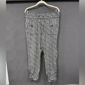 Blue Earth Stylish Black and White Women’s Pants Size Medium